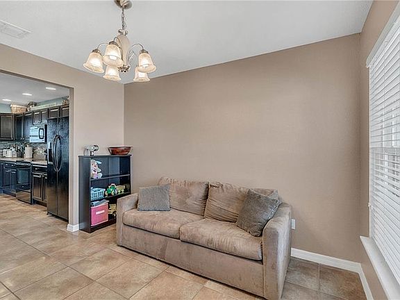 5th image of 206 Colonial Pine Ln