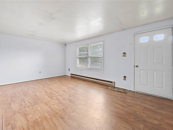 4th image of 101 Stevens Pl
