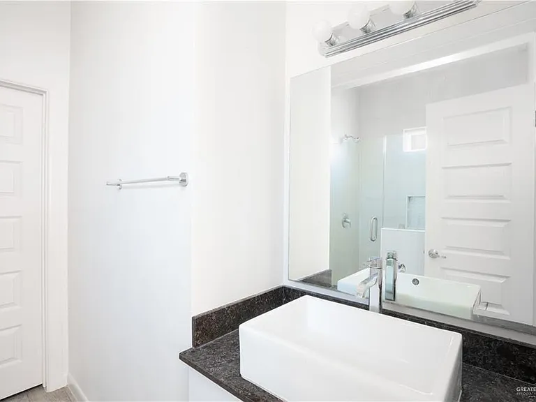 1702 W Garrison Dr #A — Photo 8