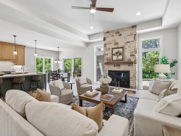 W8778 Blue Violet Ct, Cambridge, WI 53523