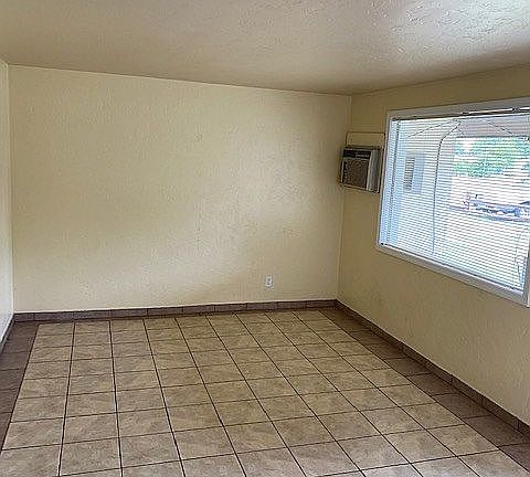 5th image of 3211 W John Day Ave