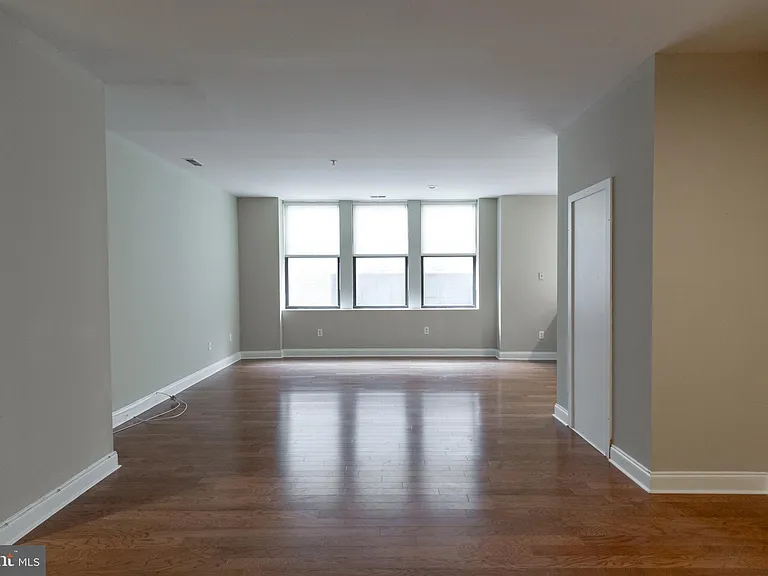 220-2 S 16th St #402 — Photo 12