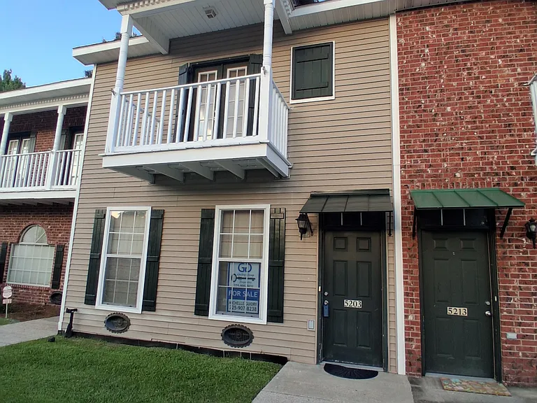 5203 Arlington Ct — Photo 1