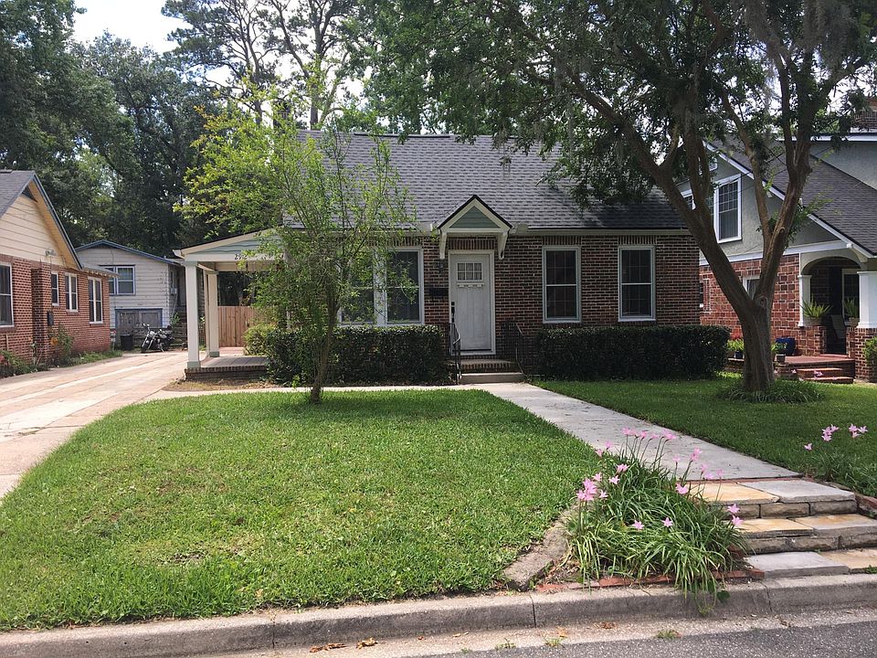Front Yard (Street View)