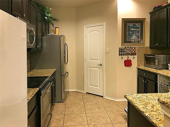 3rd image of 3023 Lake Side Dr