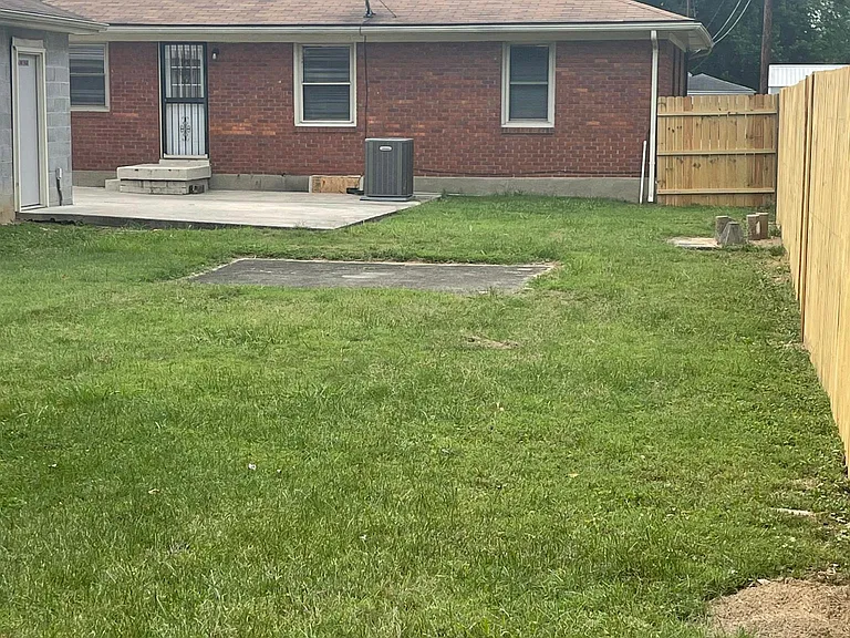 2504 Guelat Ave — Photo 4
