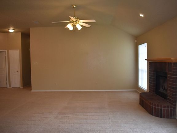 5th image of 2521 Creek Dr