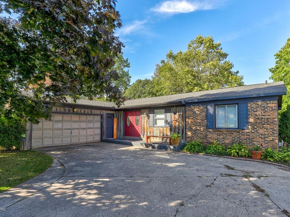 1st image of 1969 Stanford Dr SE