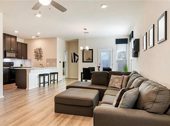 5th image of 804 Thrasher Glade Dr