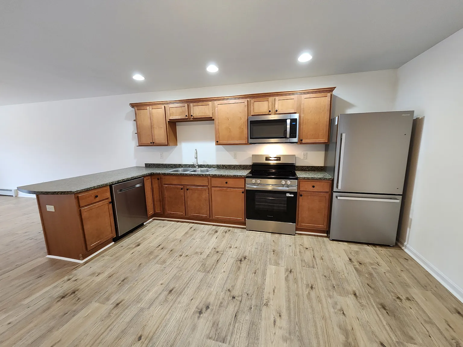 2 bed, 1260 sqft, $1,875 — Photo 2