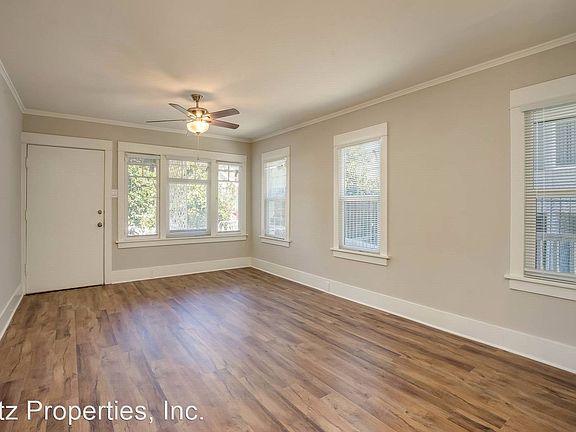 3rd image of 6544 De Longpre Ave