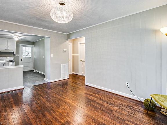 3rd image of 1039 Robbins St