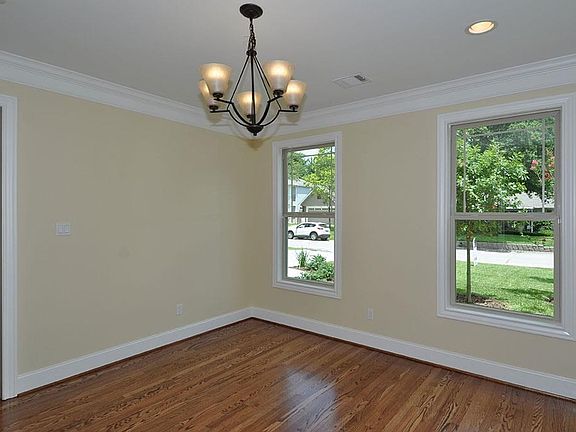 5th image of 1317 Chantilly Ln