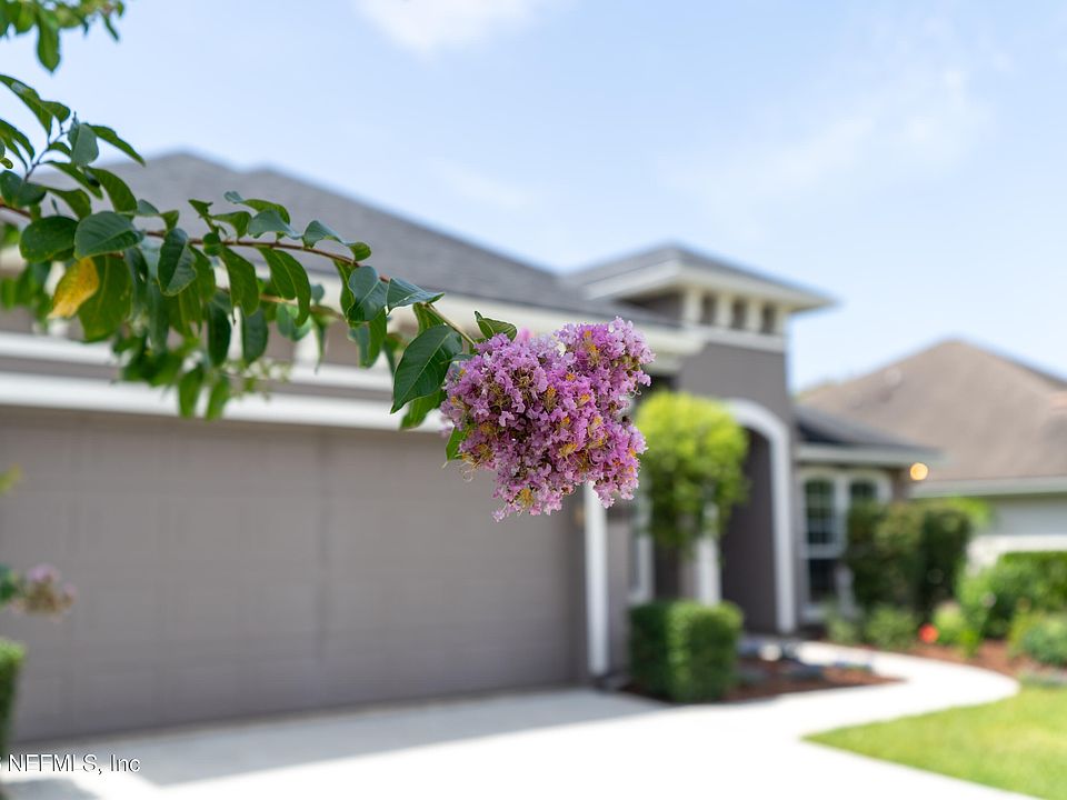 1st image of 913 E TERRANOVA Way