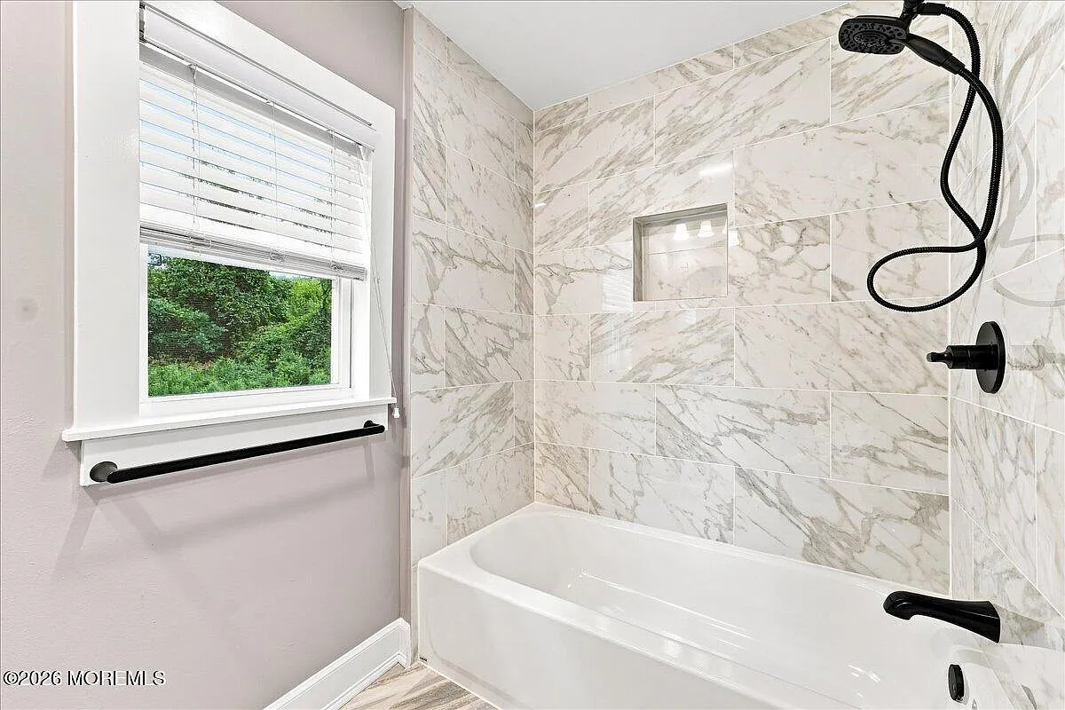3 bed, 1296 sqft, $3,650 — Photo 3
