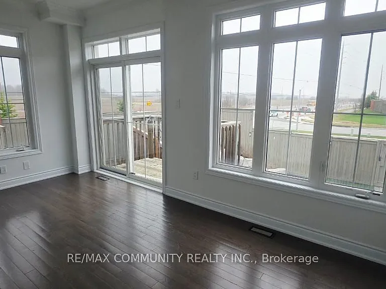 50 Rockman Cres — Photo 9
