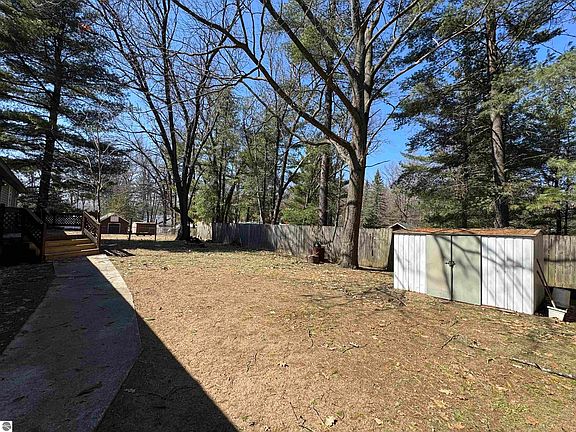 2nd image of 3871 Oak Grove Rd