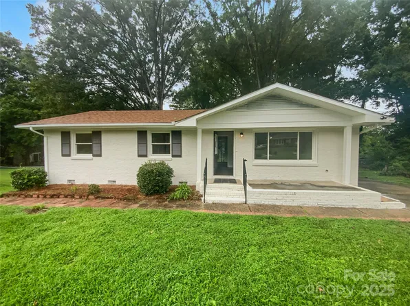 6139 Castle Ct, Charlotte, NC 28213