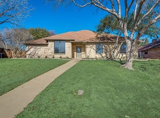 1637 Oak Creek Dr, Lewisville, TX 75077