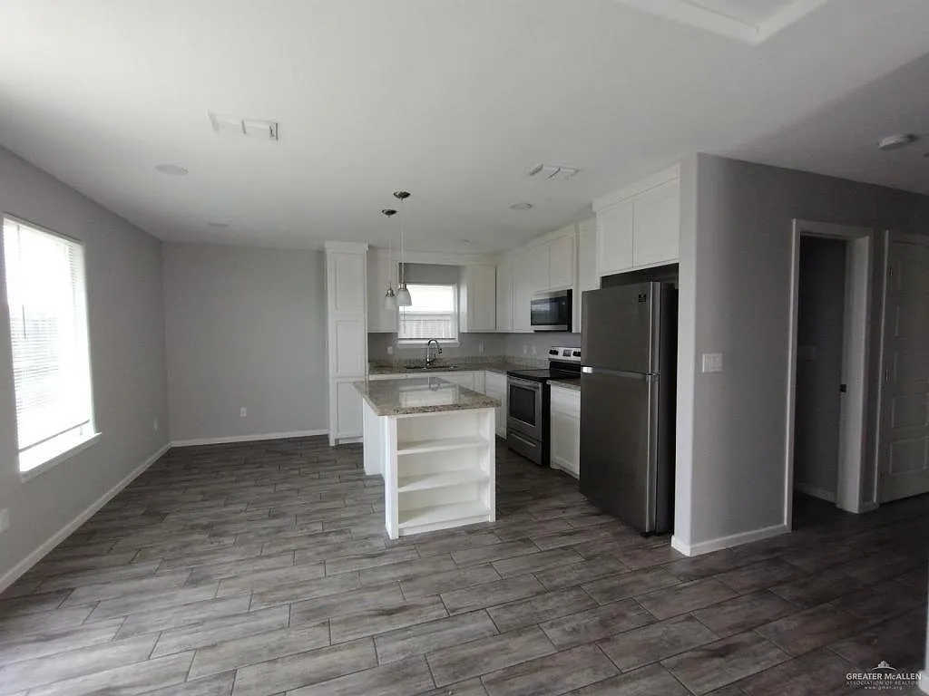 3 bed, 2.0 bath, 1069 sqft, $1,150 — Photo 4