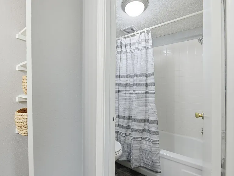 Heatherstone Apartments — Photo 29