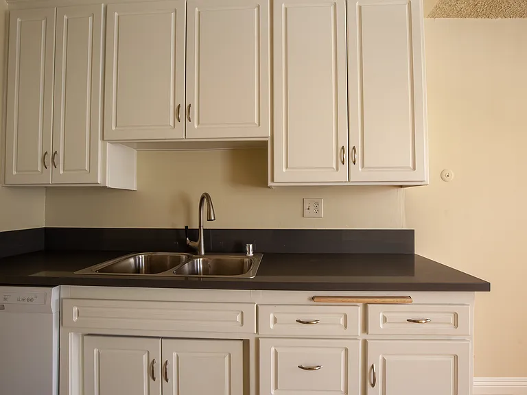 Coldwater Canyon Apartments — Photo 6