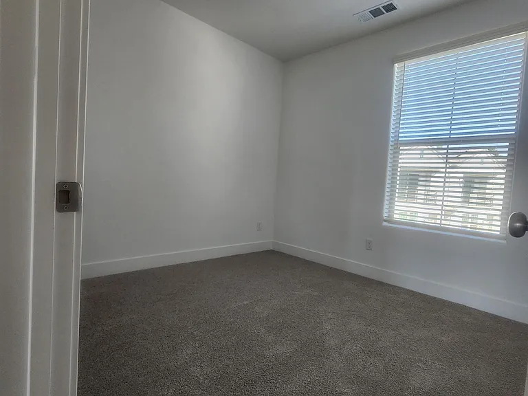 586 W Mahogany Ln — Photo 6