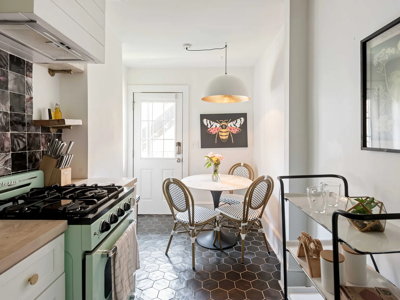 1 bed, 800 sqft, $1,900 — Photo 3