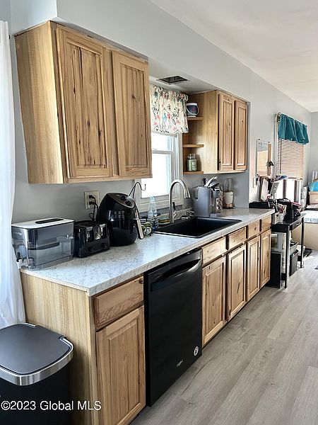 3rd image of 20 Hudson Street