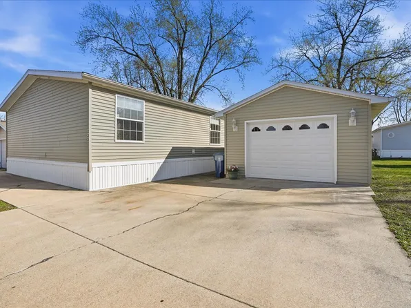 233 Avenue East St, Bloomington, IL 61704