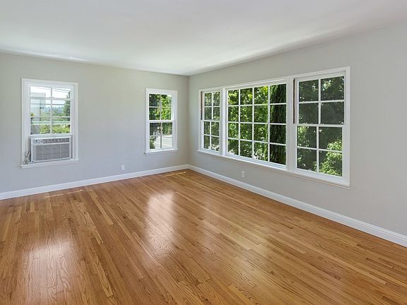 5th image of 204-206 S Chevy Chase Dr #206-1/2