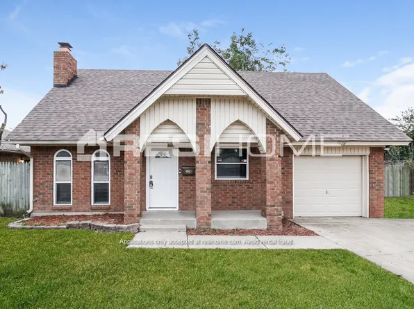 1028 NW 5th St, Moore, OK 73160