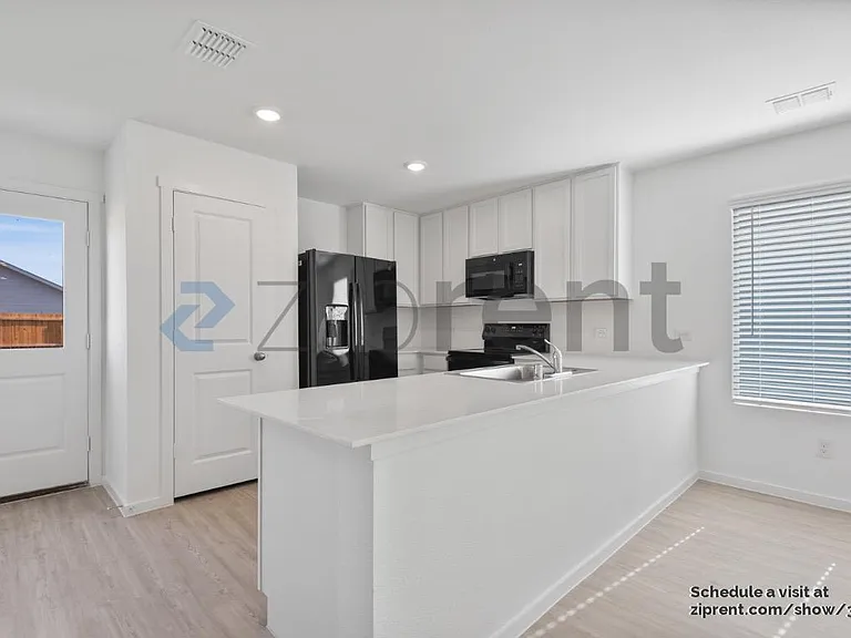 6739 Fairview Ave — Photo 9