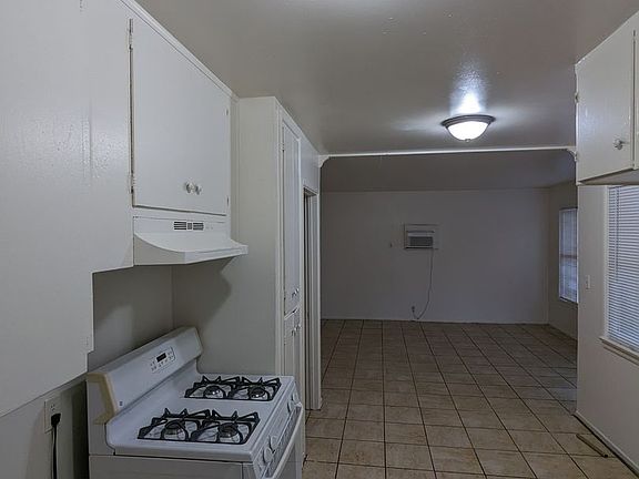 3rd image of 7016 Glasgow Ave #7026