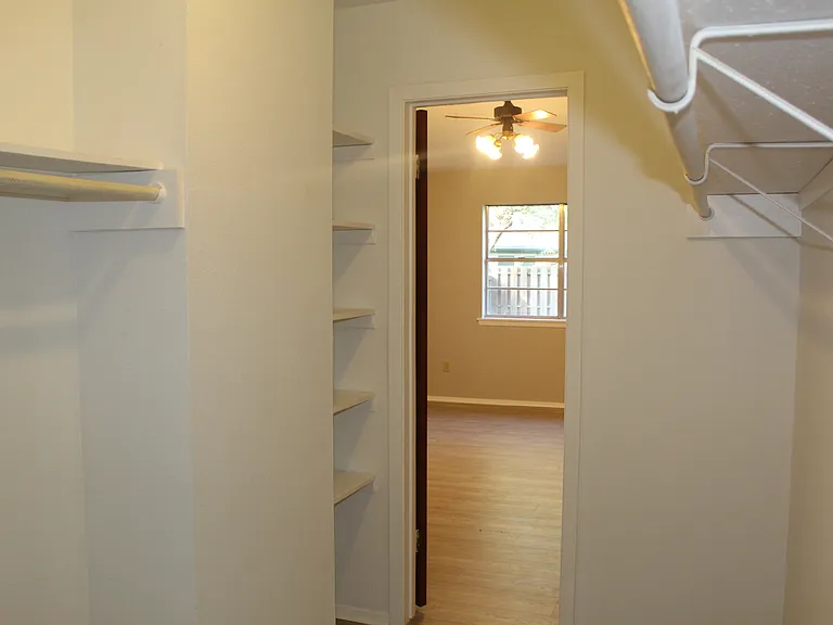 1414 N Live Oak St — Photo 10