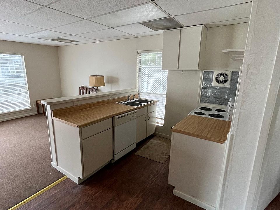 322 W Hopkins St San Marcos, TX Zillow