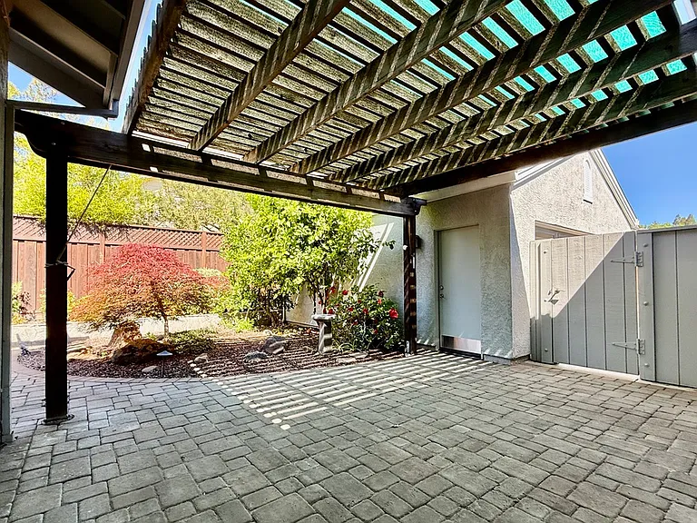 844 Signorelli Cir — Photo 25