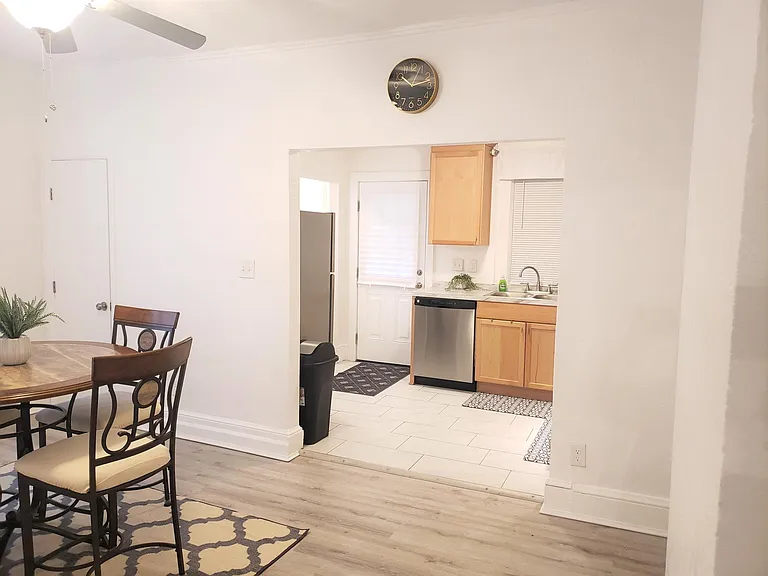 529 W 37th St — Photo 37