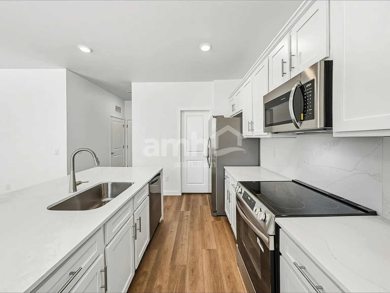 4 bed, 2.5 bath, 2240 sqft, $2,285 — Photo 4
