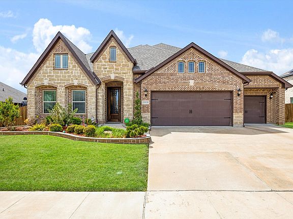 2nd image of 1919 Bellflower Dr