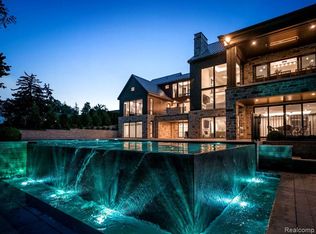 5941 Miller Way E, Bloomfield Hills, MI 48301