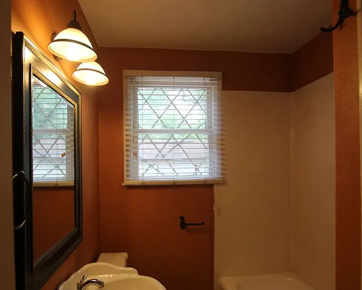 518 W Rusk St — Photo 21