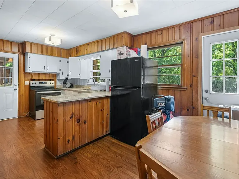 308 Buchanan Cir — Photo 5
