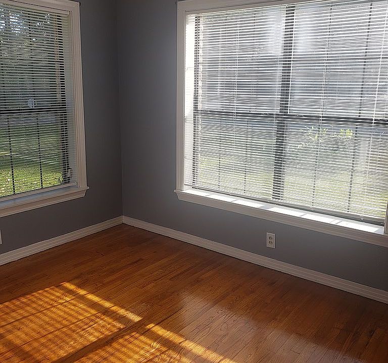 1st image of 1102 Palm Ave