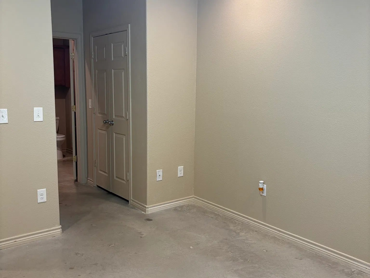 Duplex with Great Location! — Photo 4