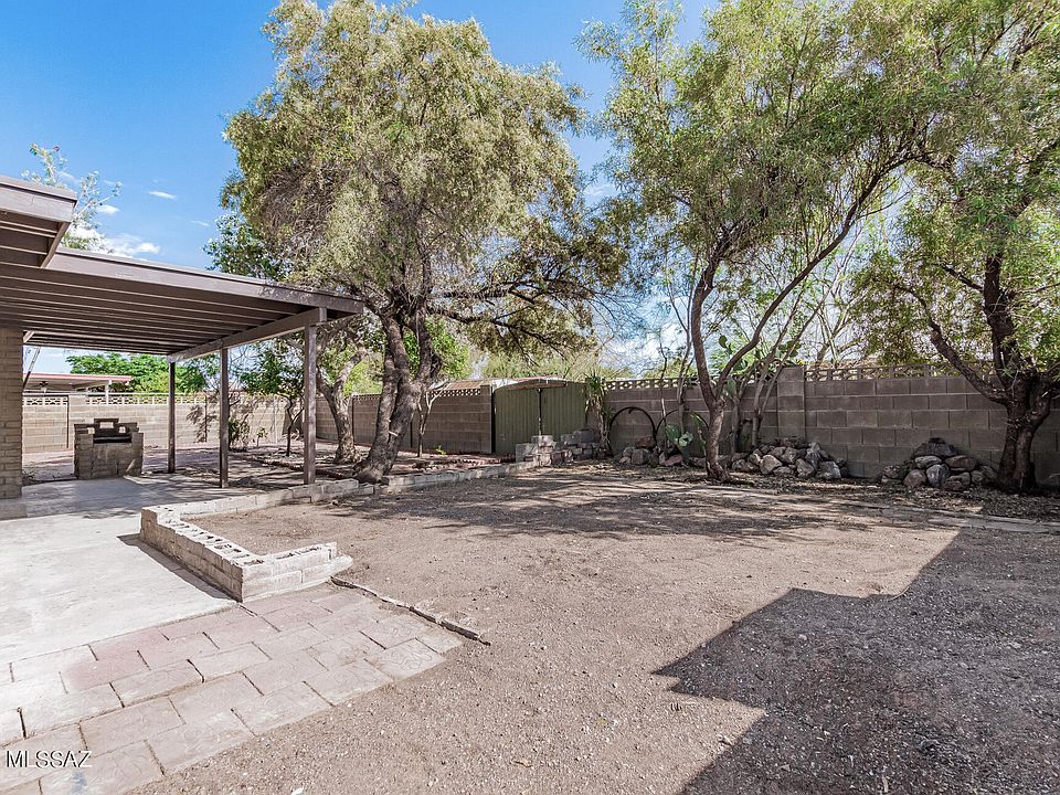 2nd image of 2244 E Pinon Dr