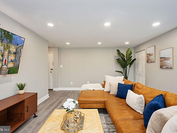 3rd image of 12705 Gordon Blvd APT 37