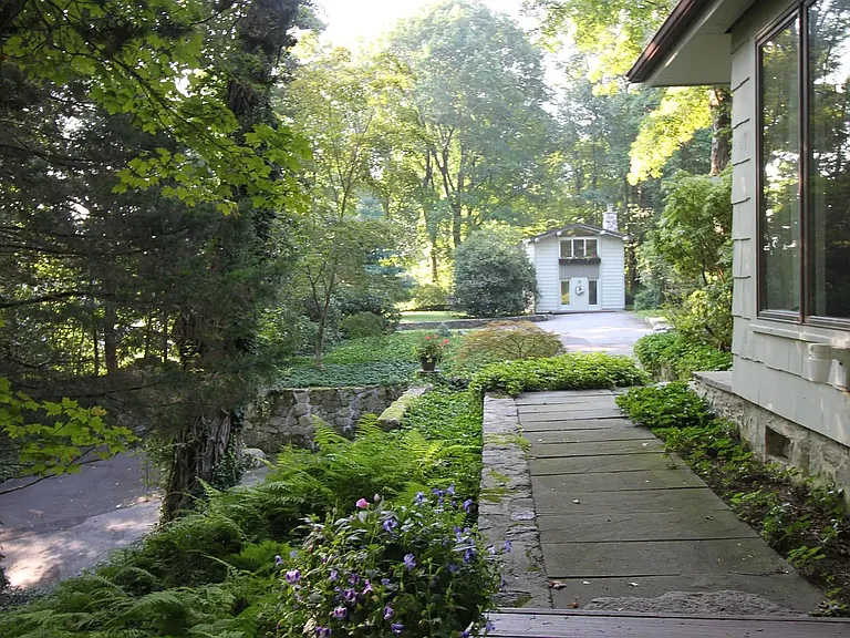 301 Mill Rd — Photo 14