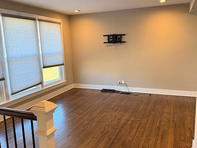 237 Eisenhower Dr — Photo 2