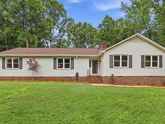 2nd image of 402 Foxcroft Rd